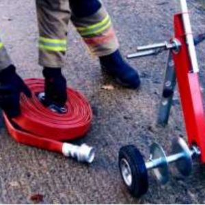 Chariot enrouleur manuel de tuyau plat d'incendie GEPRO avec tuyau enroulé et roues gonflables