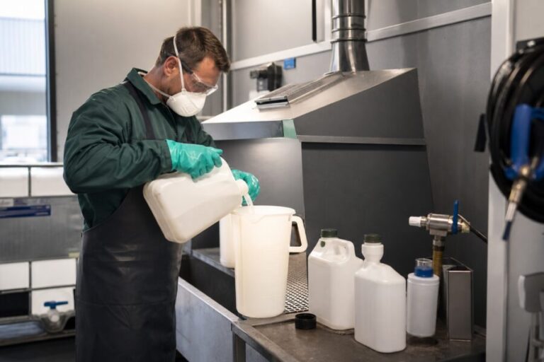 Enrouleur pour solvants et produits phytosanitaires